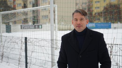 Prezidentský kandidát Karel Diviš ukázal hřiště, kde skončila jeho fotbalová kariéra