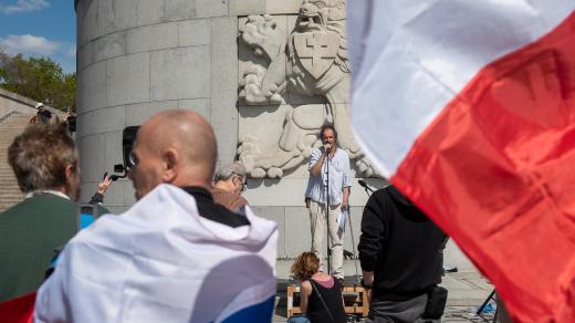 Řečníci vyzývali k jednotě sil proti současné vládě. Kromě činnosti kabinetu premiéra Fialy kritizovali zejména EU, green deal nebo údajnou podporu válečného konfliktu na Ukrajině