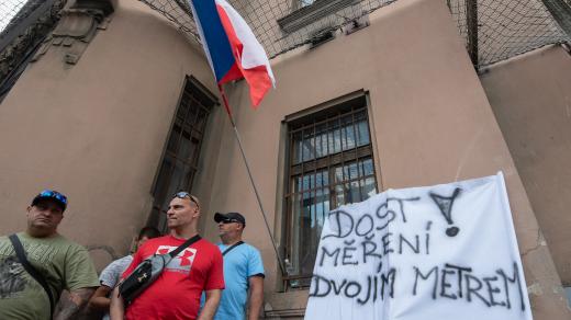 Romové demonstrovali za rovnoprávnost, bezpečnost a proti měření dvojím metrem