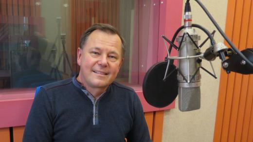 Miloslav Hronek ve studiu Českého rozhlasu Hradec Králové