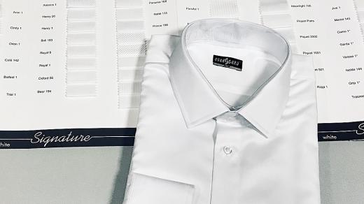 Bílá svatební košile z produkce Ivany Beránkové