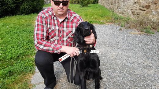 Robert Kotrba, nevidomý muž s vodícím psem