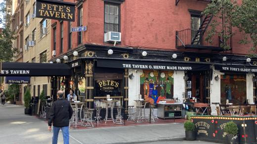 Pete´s Tavern se hrdě hlásí k tomu, že je nejdéle nepřetržitě fungující hospodou v New Yorku