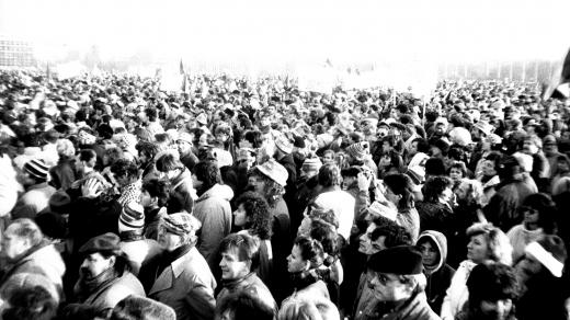 Demonstrace během sametové revoluce v roce 1989