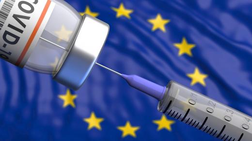 Evropská komise objednává, nakupuje a rozděluje mezi členské státy vakcíny proti covidu-19