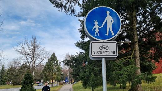 Ve Žďáru na Sázavou budou moct cyklisté vjíždět ne mnohem víc chodníků než doteď