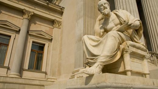 Socha řeckého historika Hérodota u budovy Parlamentu ve Vídni