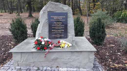 Dva umělci a dvě osobnosti Třince-Oldřichovic teď mají v této části města svůj památník
