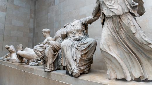 Zrození bohyně Athény. Část sochařské výzdoby Parthenonu, kterou začátkem 19. století odvezl lord Elgin z aténské Akropole, je vystavena v Britském muzeu