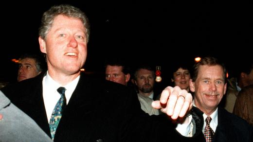 Prezident USA Bill Clinton (vlevo) a prezident ČR Václav Havel 11. ledna 1994 v Praze