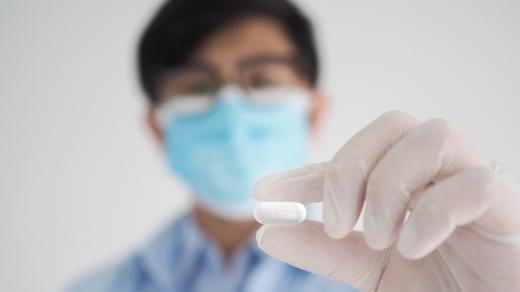 Výrobce molnupiraviru, společnost Merck, učinila první kroky k registraci léku