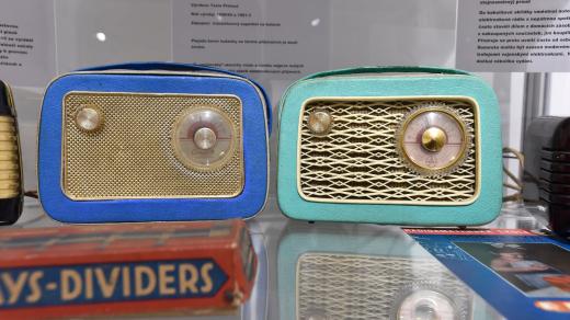 Radiopřijímače Tesla 2800B z roku 1958
