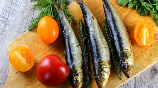 Mořské ryby a zelenina (ilustrační foto)