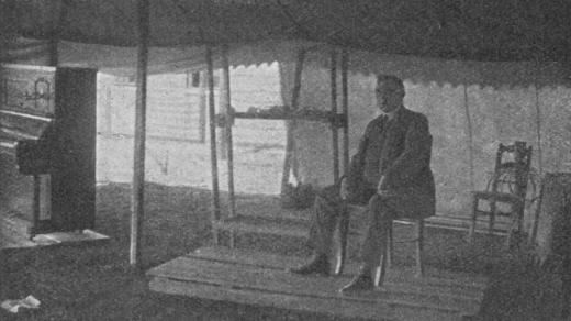 Pravidelné vysílání Československého rozhlasu bylo zahájeno 18. května 1923 v pražských Kbelích ze stanu vypůjčeného od skautů.jpg