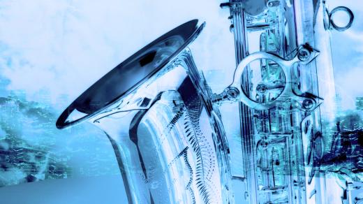 Starý saxofon, retro design, detail (ilustrační foto)