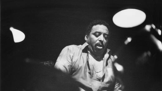 Chico Hamilton, americký jazzový bubeník a hudební skladatel, na snímku z roku 1980