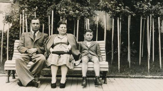 Mária a Peter Rehákovi se svým synem Petrem Rehákem mladším