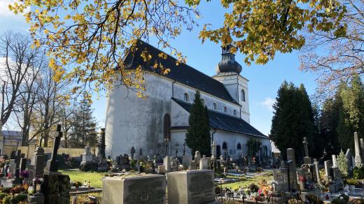 Kostel sv. Jiljí a tamní hřbitov je opředen velkým množstvím pověstí