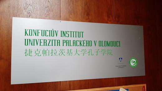 Univerzity Palackého v Olomouci ukončí spolupráci s Konfuciovým institutem institutem