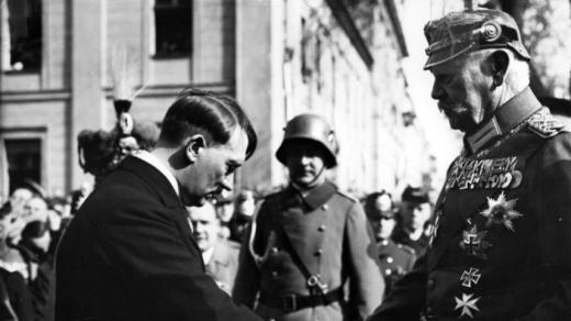 Říšský kancléř Adolf Hitler a prezident Paul von Hindenburg (1933)