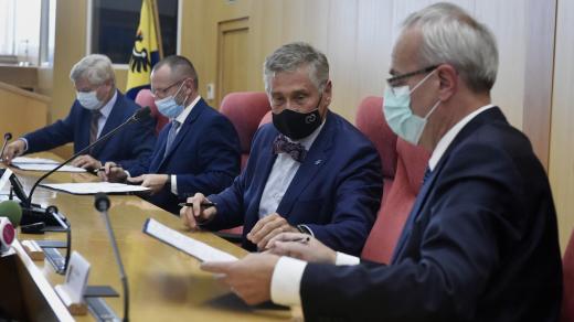 Moravskoslezský kraj má podepsanou koaliční dohodu. Na spolupráci se dohodli zástupci hnutí ANO, ODS kandidující společně s TOP 09, lidovci a ČSSD