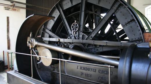 V roce 1905 byl na jámu Mayrau instalován parní těžní stroj firmy Ringhoffer Smíchov. Dodnes je funkční