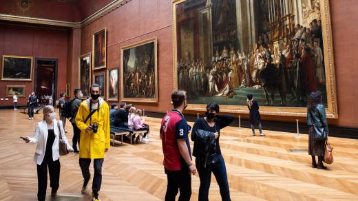 Pařížský Louvre se po pandemii znovu otevřel pro veřejnost