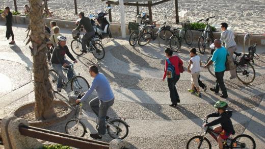 Ještě před deseti lety jezdil v Tel Avivu na kole málokdo, dnes ale dvoukolové dopravní prostředky úplně opanovaly městský prostor