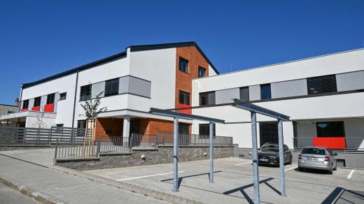 Královéhradecký kraj otevřel v Hradci Králové domov pro zdravotně postižené - celkový pohled na budovu.