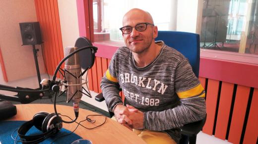 Zdeněk Pospíšil ve studiu Českého rozhlasu Hradec Králové