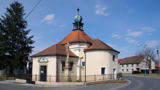 Kaple sv. Floriana a Isidora z počátku 18. století byla rozšířena ve třicátých letech