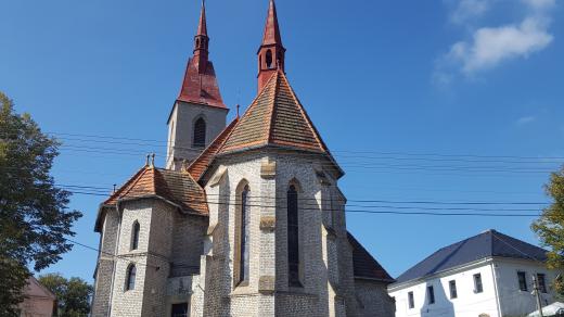 Impozantní kostel má něco společného s chrámem sv. Víta v Praze