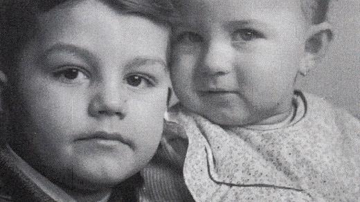 Jan Přeučil s mladší sestrou Martou, rok 1942