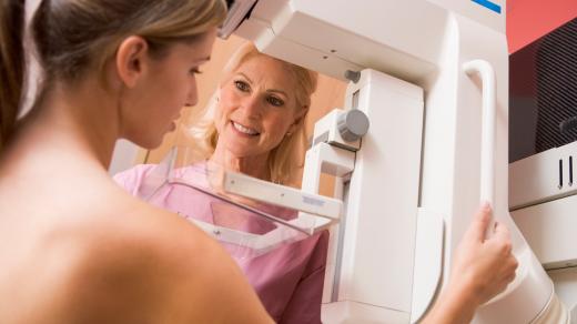 Prsa, vyšetření, mamograf (ilustrační foto)