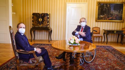 Prezident Miloš Zeman (vpravo) přijal na zámku v Lánech kandidáta na ministra zahraničních věcí Jakuba Kulhánka