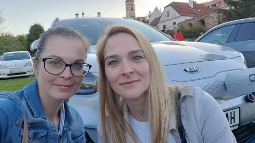 Helena Švejdová a Jaroslava Musilová na startu Czech New Energies Rallye v Českém Krumlově