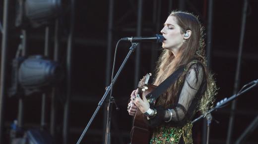 Britská zpěvačka a skladatelka Birdy na festivalu Colours of Ostrava 2017