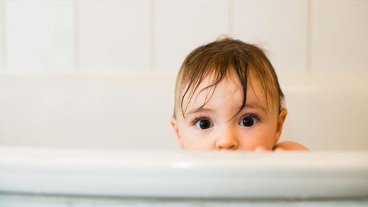 Dítě ve vaně