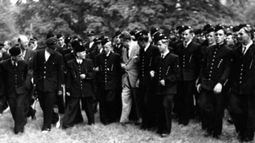 Horničtí učni s Klementem Gottwaldem v Lánech, 9. 7. 1950