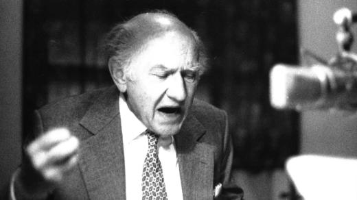František Filipovský u rozhlasového mikrofonu (1982)