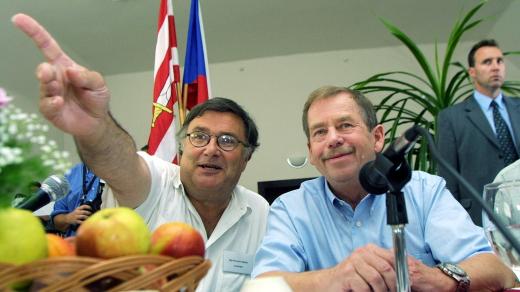 Bohuslav Blažek (vlevo) a Václav Havel v roce 2002