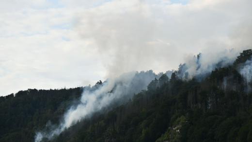 Území zasažené požárem se blíží k 1000 hektarům