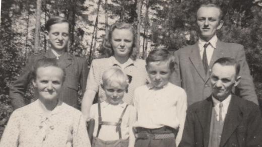 Kollerovi jako „německá rodina“ přišli v roce 1946 na základě Benešových dekretů o hospodářství