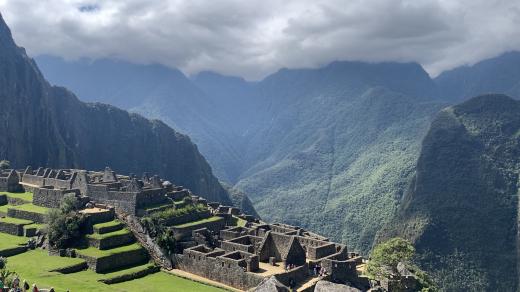 Prezident Nejvyššího kontrolního úřadu Miloslav Kala a čeští poslanci z kontrolního výboru na výletě na Machu Picchu v Peru