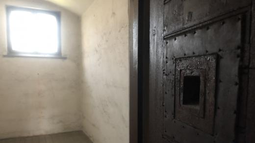 Pohled do jedné z cel bývalé věznice v Uherském Hradišti, kde vyšetřovatelé mučili odpůrce komunistického režimu.