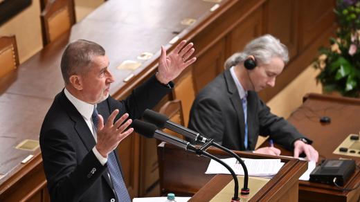 Šéf ANO Andrej Babiš zmiňuje slova koaličních poslanců, kteří připomínají, že také ANO bylo dříve pro korespondenční volbu