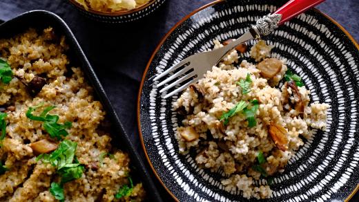 Kroupy nebo tzv. lámanka se po uvaření zapéká s ochucenými houbami na sádle