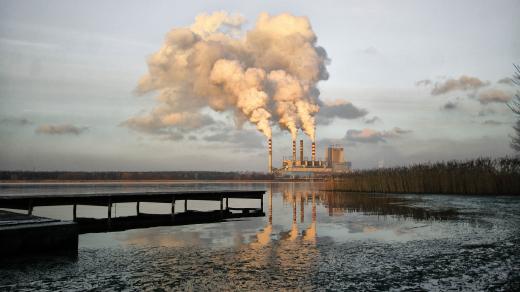 Továrna, elektrárna, teplárna, kouř, smog, životní prostředí (ilustrační foto)