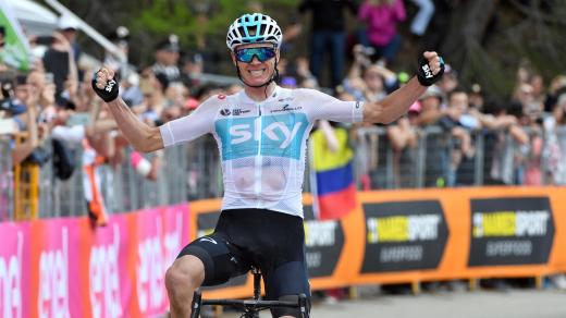 Chris Froome v cíli 19. etapy Giro d'Italia