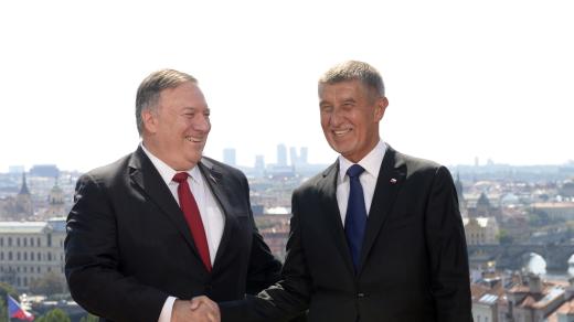 Premiér Andrej Babiš (vpravo) se 12. srpna 2020 v Kramářově vile v Praze setkal s americkým ministrem zahraničí Mikem Pompeem